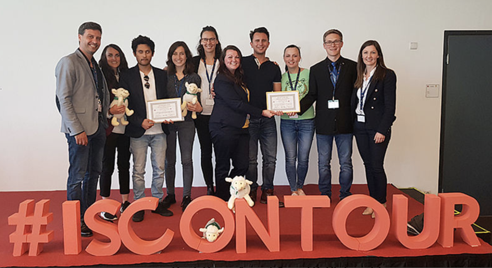 FH Salzburg students present eTourism research at ISCONTOUR 2019 Conference and win Best Paper Awards